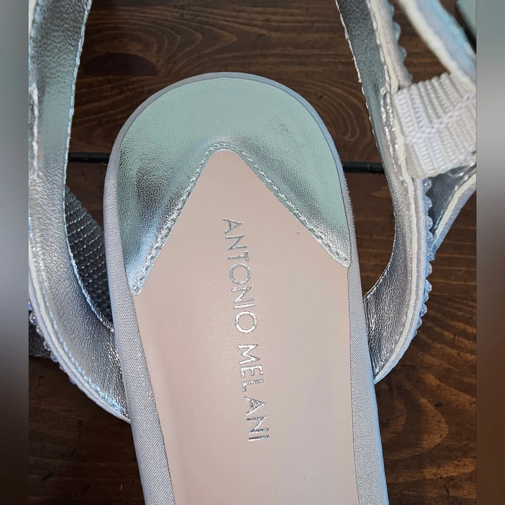 NWOB ANTONIO MELANI Silver Shimmer Rhinestone Platform Heels. Women's Size 9.5